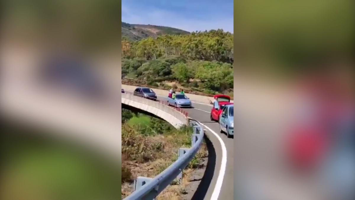 Caravana de imprudencias de tráfico en una peregrinación taurina