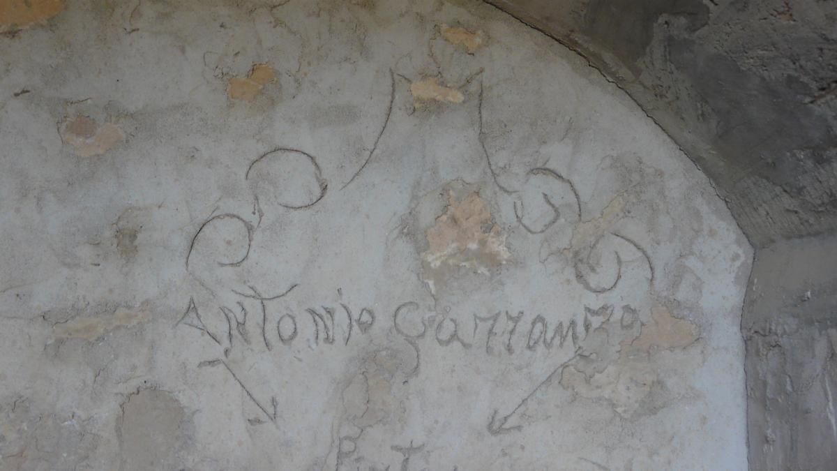 Descubren grafitis de milicianos de la guerra civil española en el fuerte de Millet, en Caseres