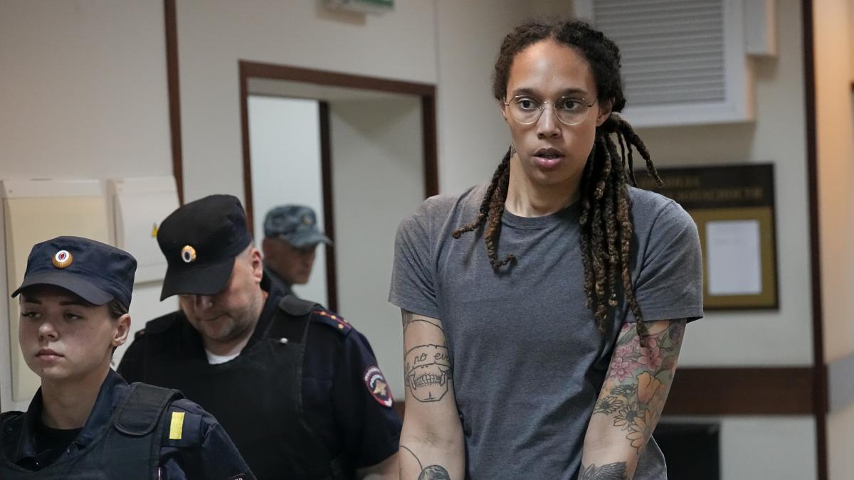 Trasladada a una colonia penal en Rusia la jugadora de baloncesto Brittney Griner