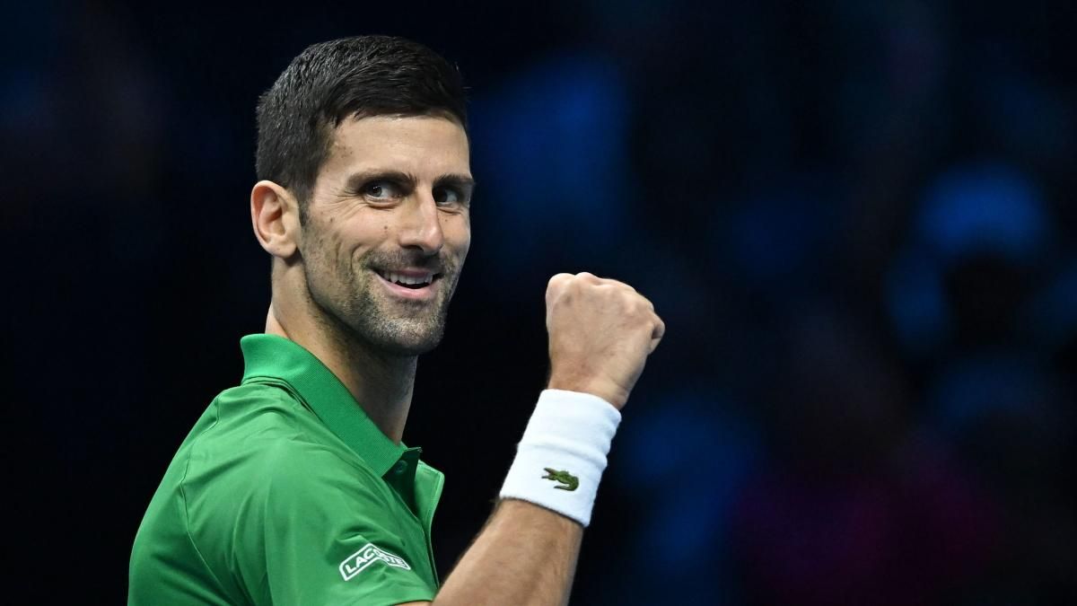 Djokovic vence a Tsitsipas en el tie-break (4-6 y 6-7 ) en la Copa de Maestros
