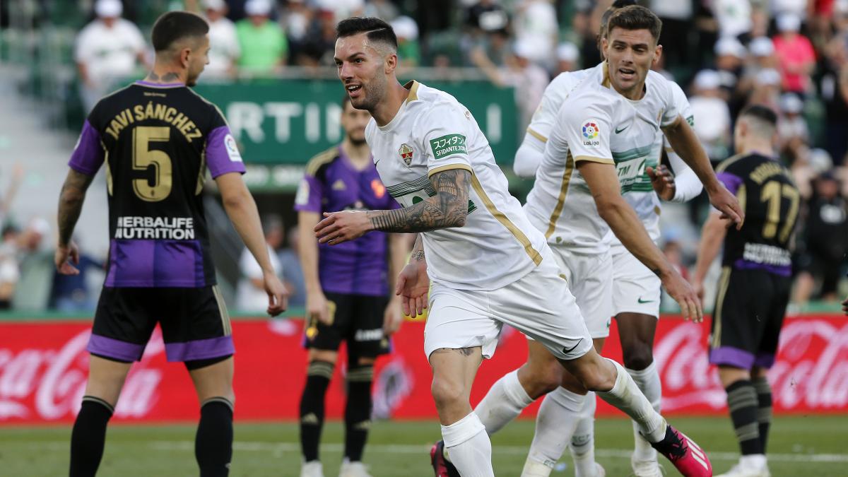 Morente amarga en el descuento a un Valladolid que acabó con ocho jugadores