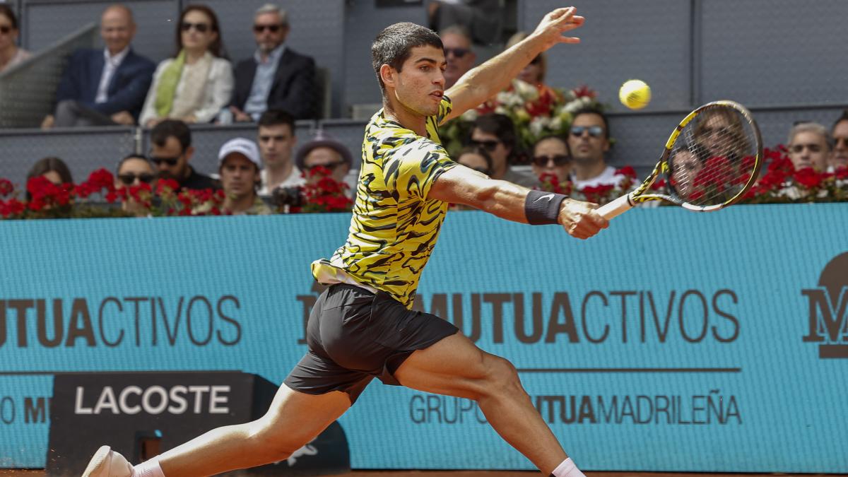 Alcaraz vence a Khachanov en dos sets y se mete en semifinales