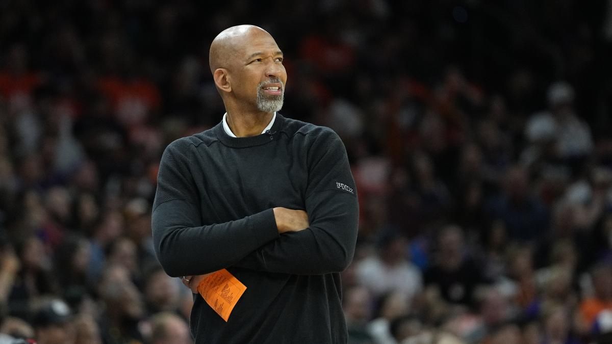 Los Suns despiden a su entrenador tras el bochorno en los playoffs