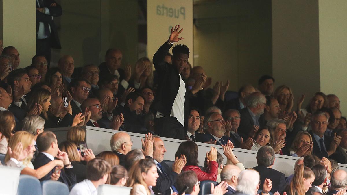 Vinícius, héroe en el palco junto a Florentino Pérez