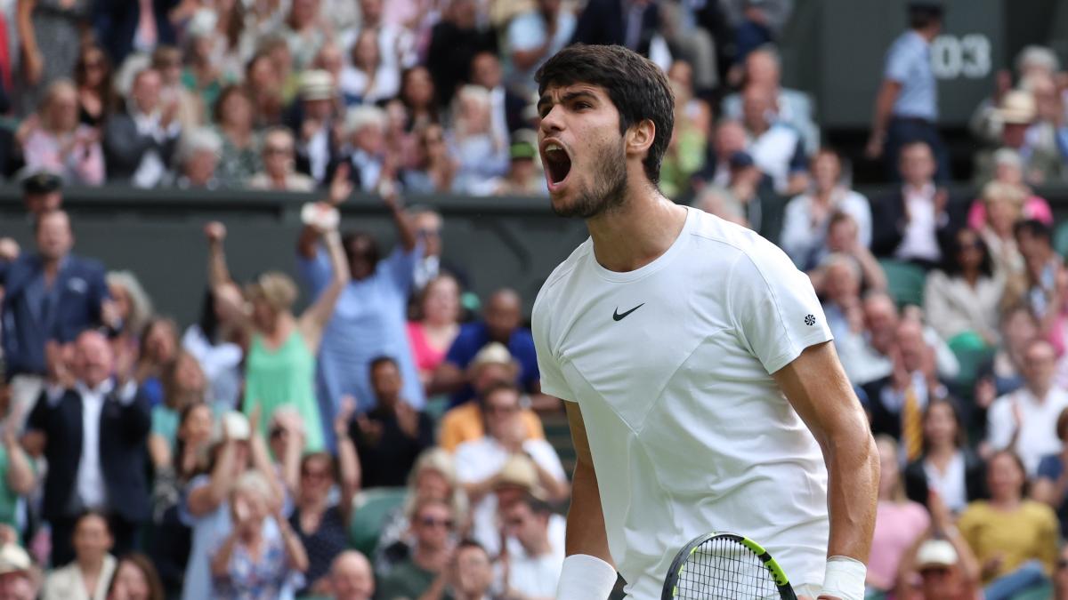Alcaraz frena a Djokovic y entra en la historia de Wimbledon