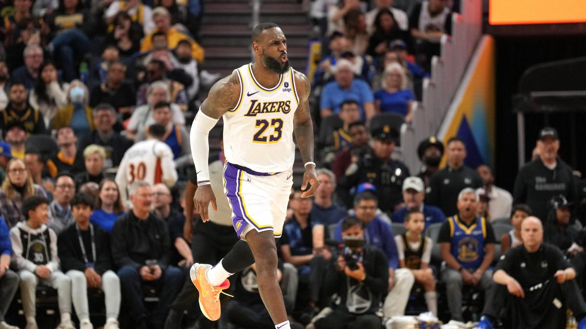 Noche estelar de LeBron James con un triple doble