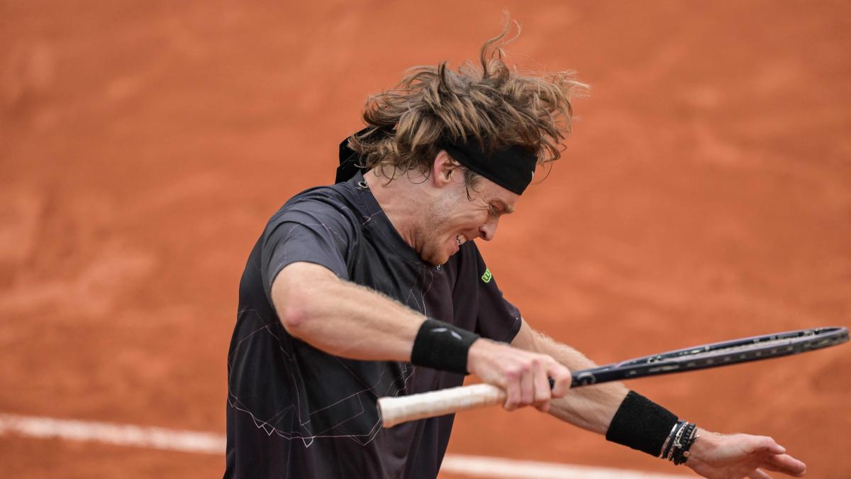 El monumental enfado de Andrey Rublev en Roland Garros: “No recuerdo haberme comportado tan mal”