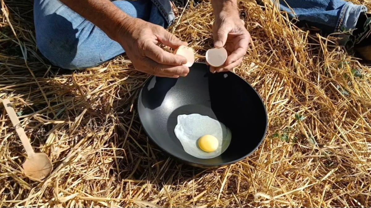 Hace tanta calor que literalmente puedes freír un huevo a temperatura ambiente, ¿quieres verlo?