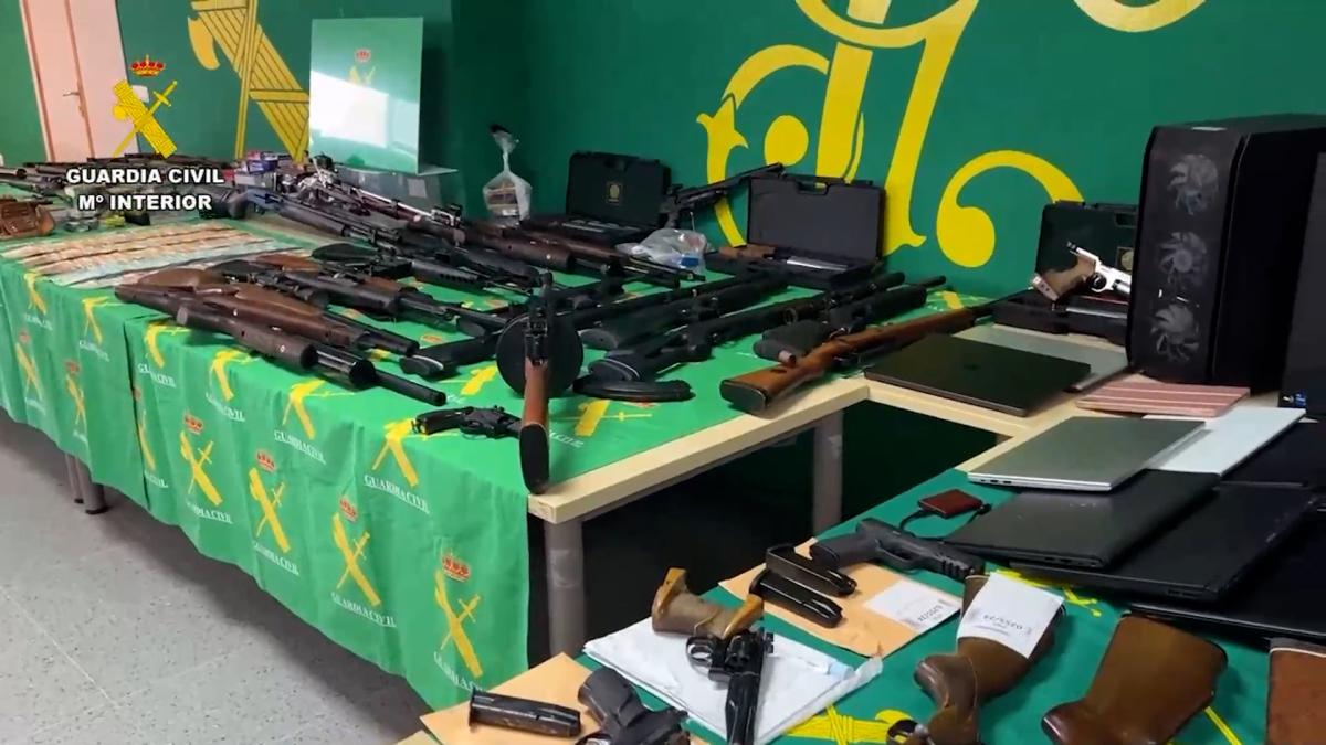 Desmantelada en Cáceres una secta cuyo líder se gastaba en armas el dinero de sus seguidores