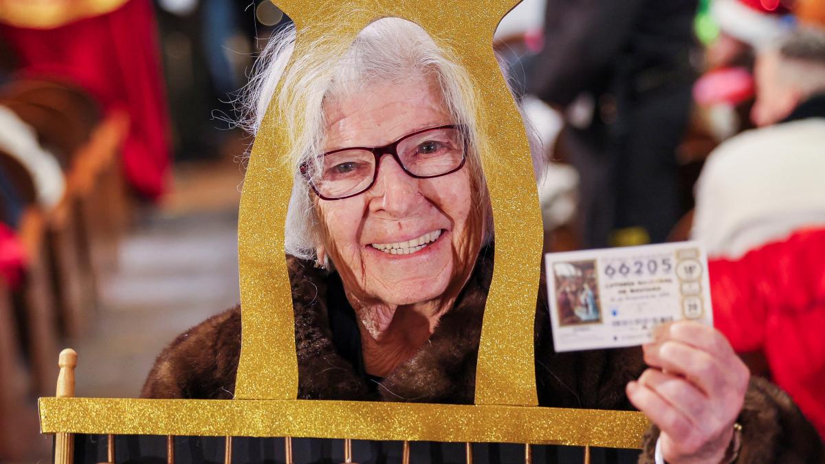 Guía para cobrar el premio de la Lotería de Navidad: esto es lo que debes saber si tu número ha sido premiado
