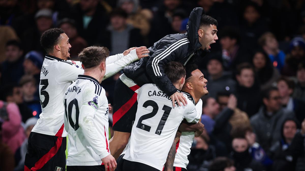 El Fulham gana al Chelsea y el Liverpool al Leicester