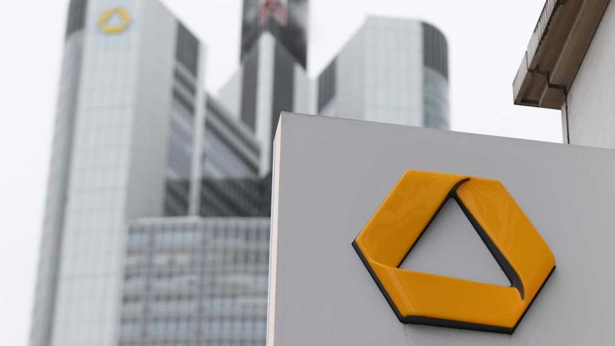 Unicredit eleva al 26% su participación en Commerzbank y anuncia su intención de llegar al 29%