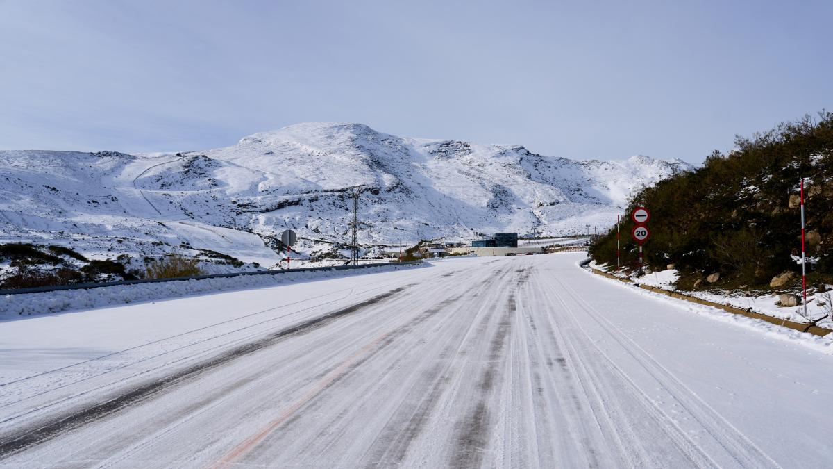 Carreteras cortadas por la nieve en los Pirineos