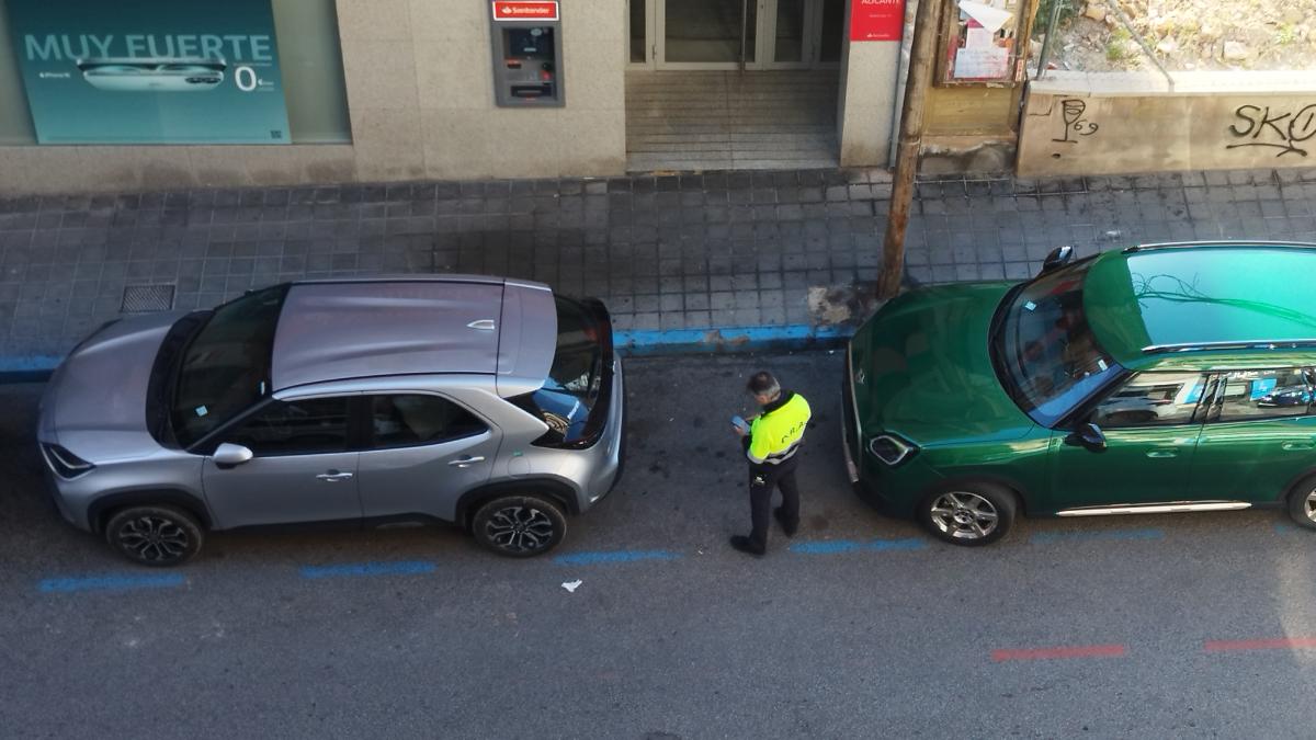 La ampliación de la zona azul en varios barrios de Alicante solivianta a los vecinos