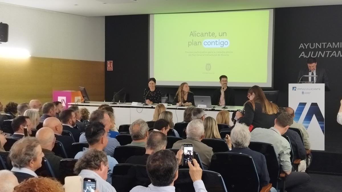 Las asociaciones vecinales denuncian que la consulta sobre el PGOU de Alicante es un paripé