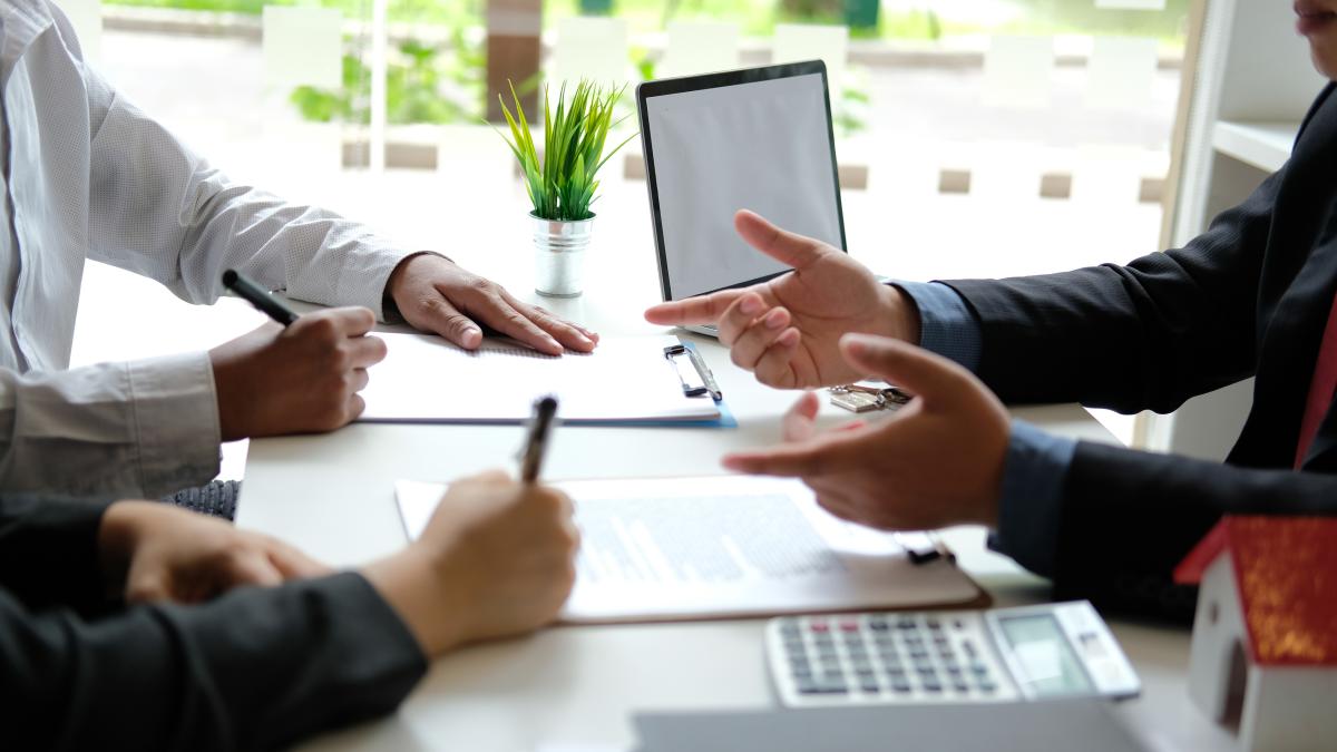 Tu nómina vale más de lo que piensas: top 5 de bancos que te pagan por domiciliarla