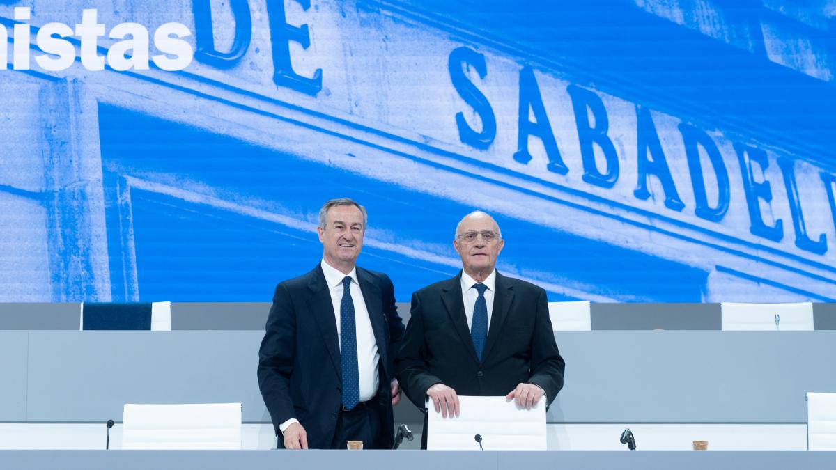 El Sabadell pide al BBVA que detalle el impacto en sinergias y dividendos de la decisión del Gobierno