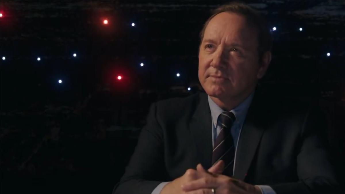 Kevin Spacey resucita a Frank Underwood para promocionar un especial de Netflix