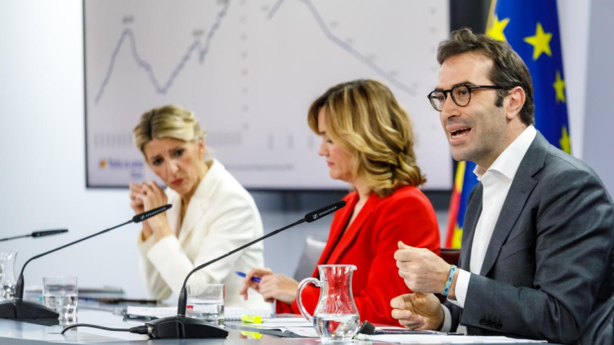 Yolanda Díaz avisa que permitir la opa BBVA-Sabadell es “un error mayúsculo”