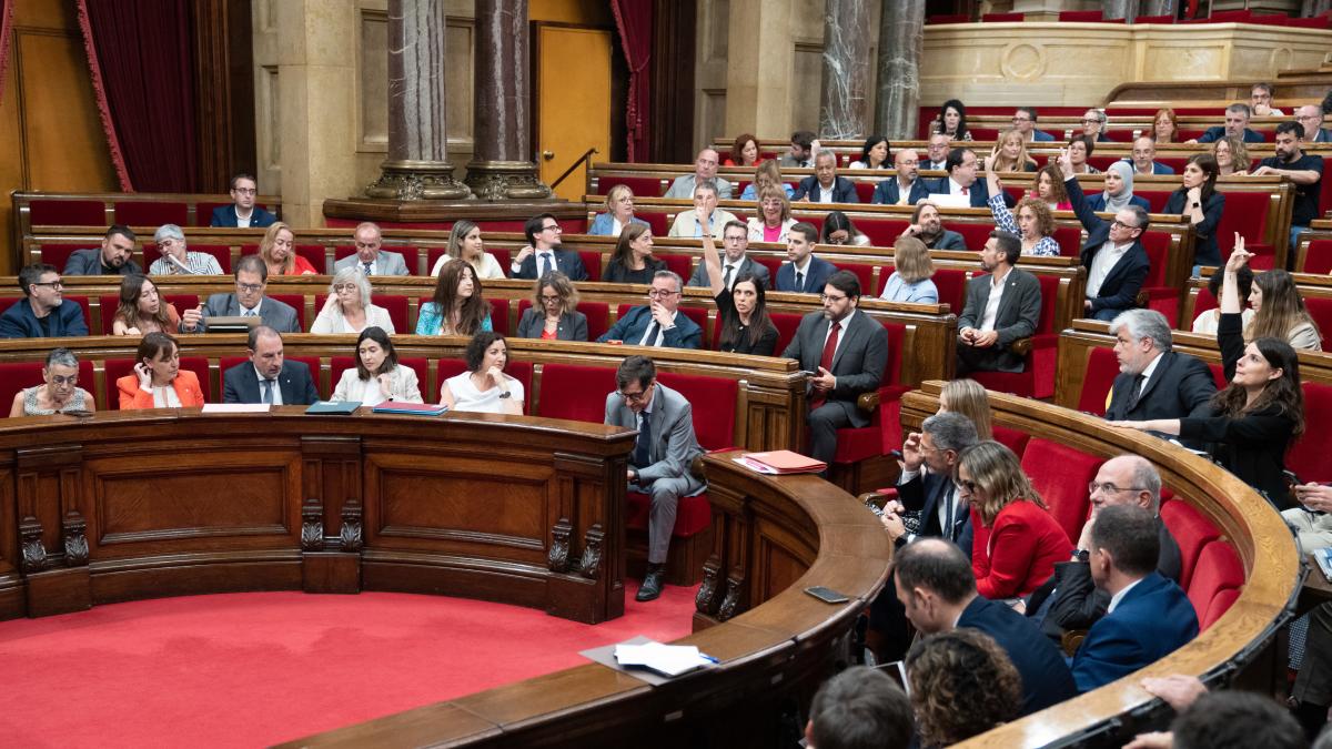 Amplio rechazo del Parlament a la opa del BBVA al Sabadell con exigencia al Gobierno para frenarla