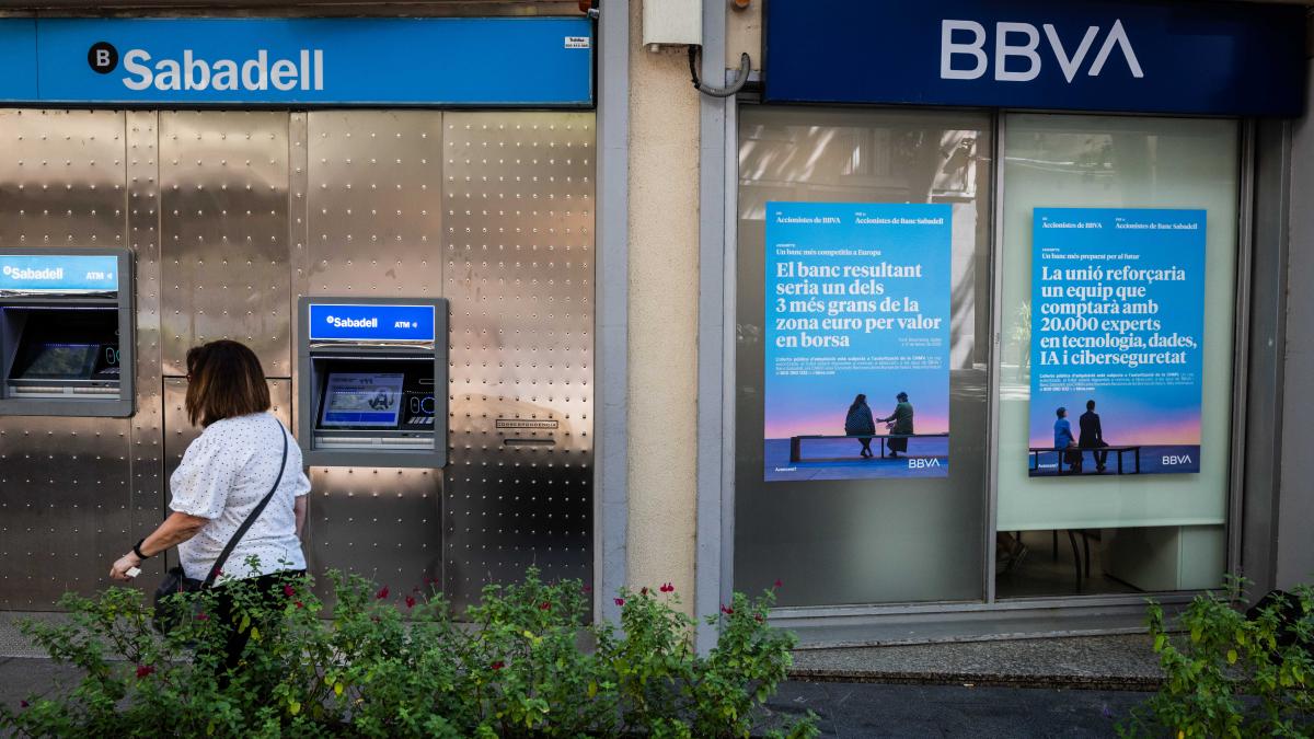 Guindos afirma que la ley habilita al Gobierno a analizar la opa por el interés general