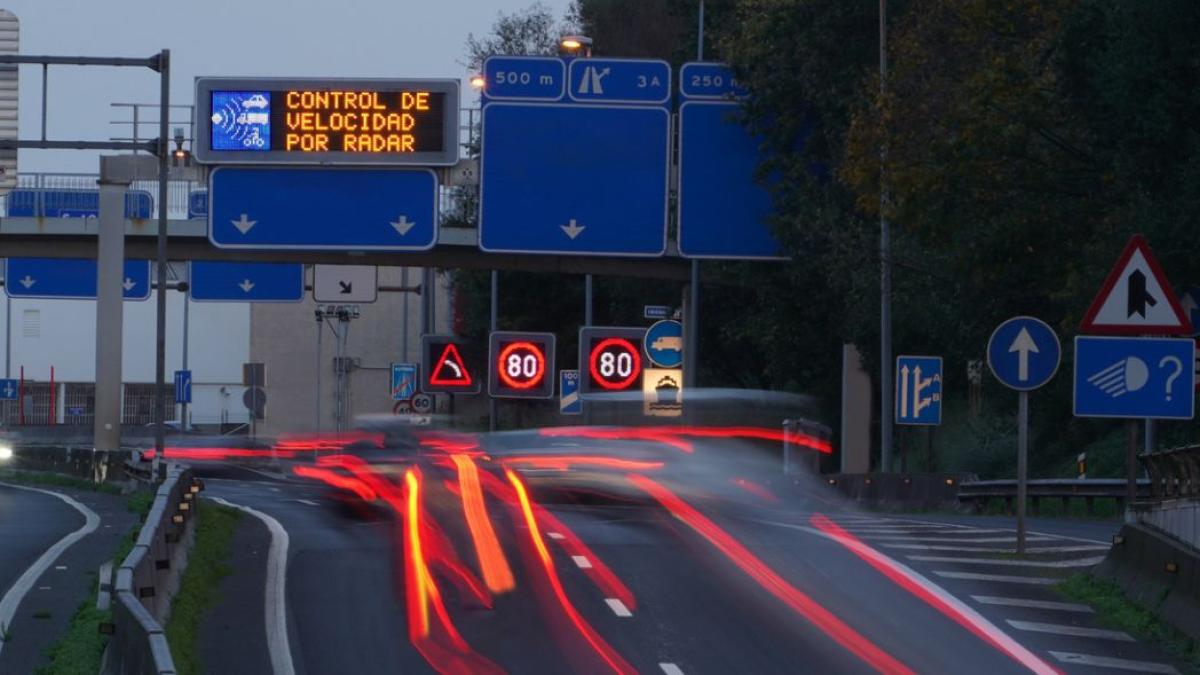 ¿Vas a viajar en coche este verano? Comprueba si tienes multas y cómo pagarlas online de forma segura
