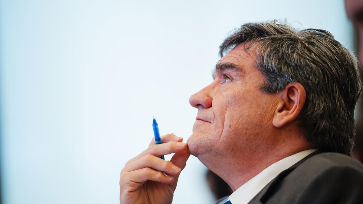 Escrivá pide cambios regulatorios para agilizar operaciones de este tipo