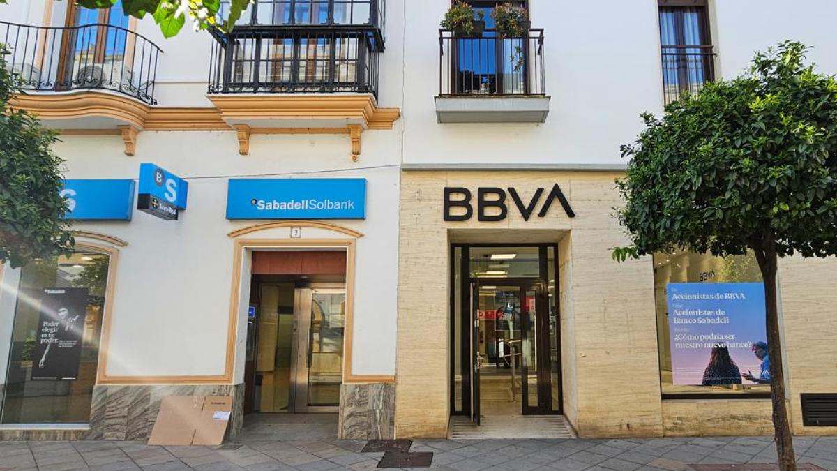 La fuerte subida en bolsa del Sabadell eleva la presión al BBVA para mejorar la oferta