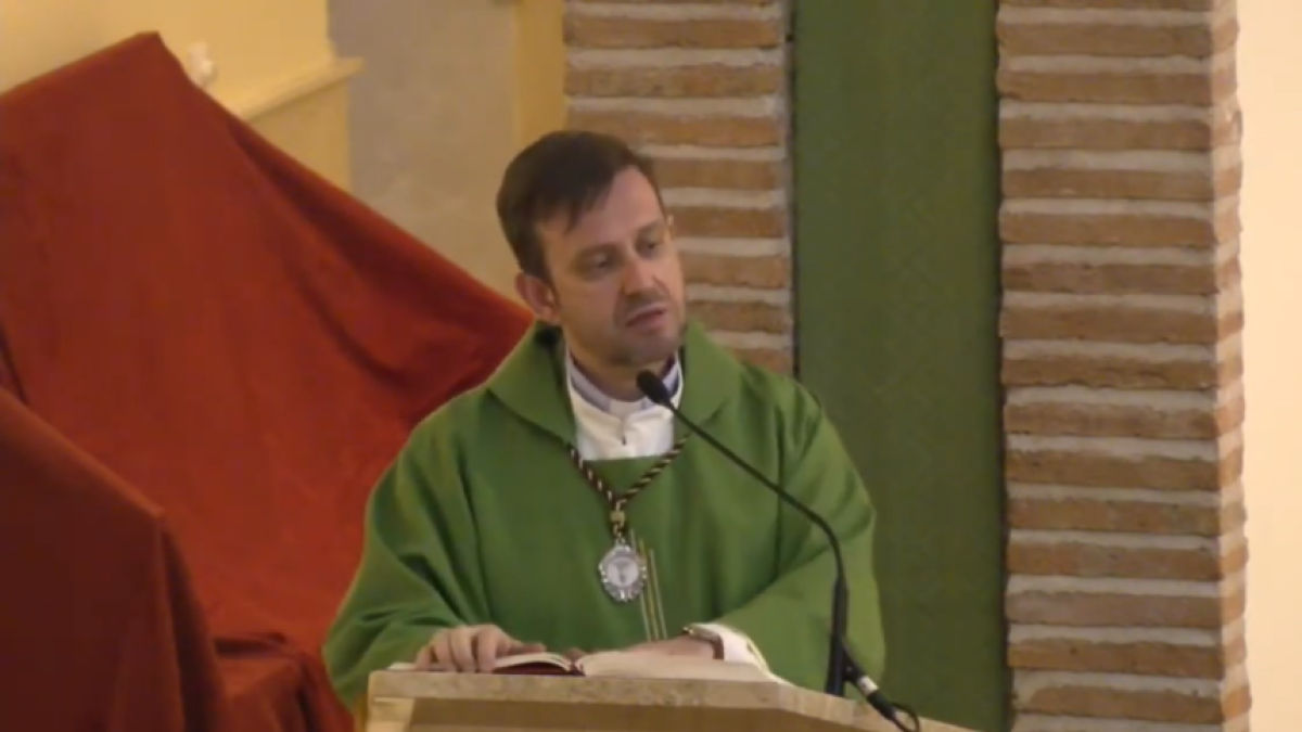 El cura de Valdepeñas, viral por defender los derechos de los temporeros: “Las horas extras se pagan”