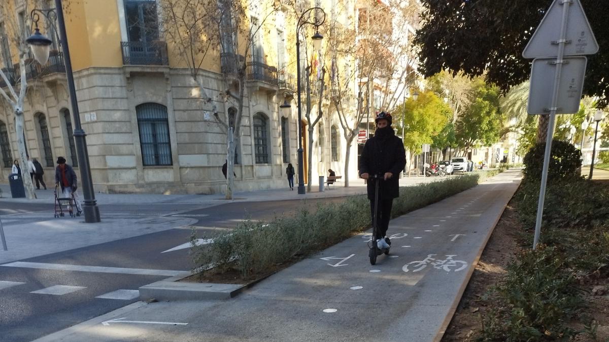 Multan a más de 2.500 usuarios de patinetes en Alicante en lo que va de año