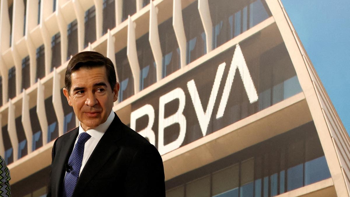 La opa del BBVA entra en su fase decisiva tras la luz verde de la CNMV