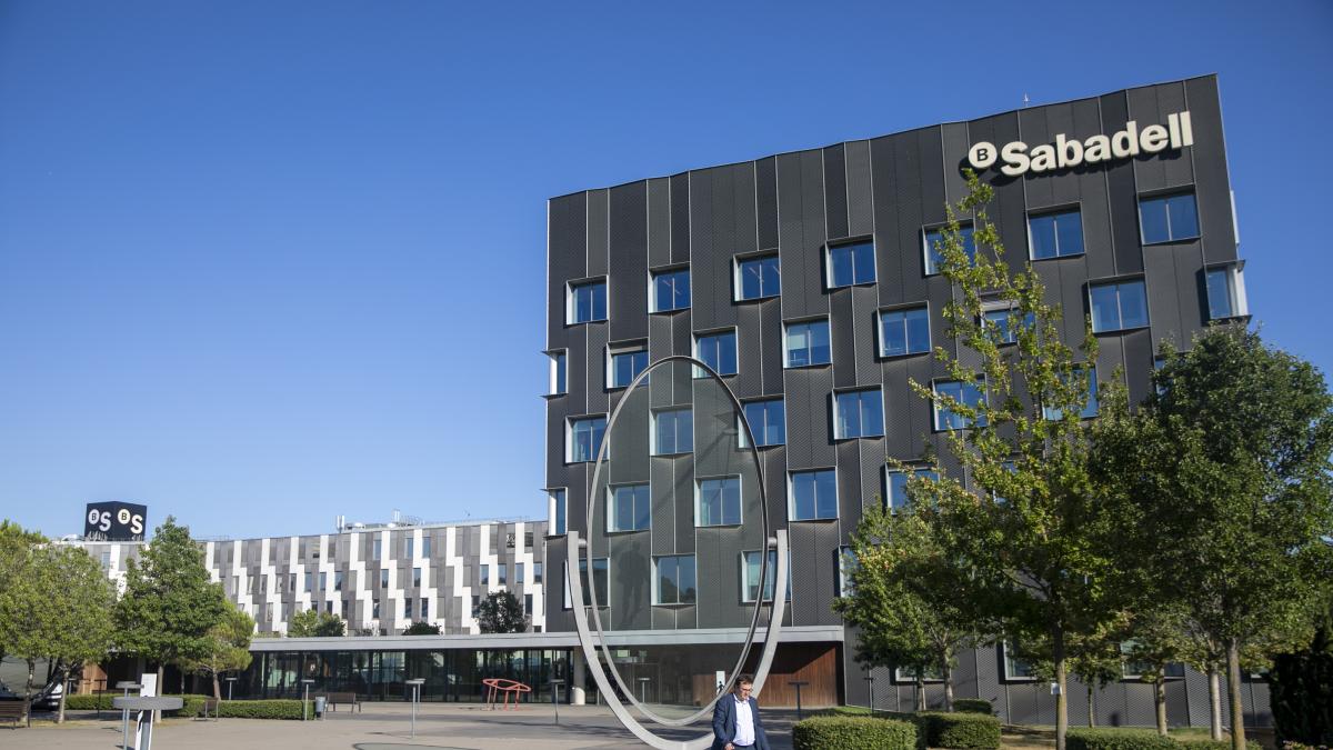 El impacto de la opa para accionistas, clientes y trabajadores