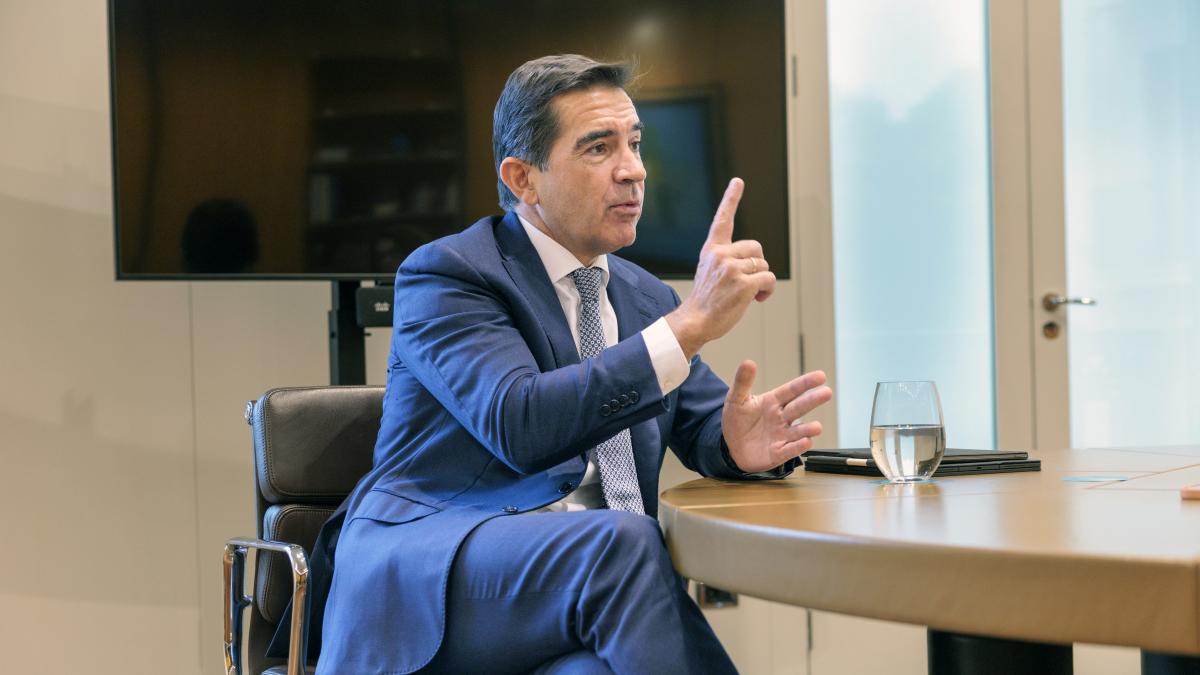 El BBVA pone a prueba al accionista del Sabadell con una opa sin mejora