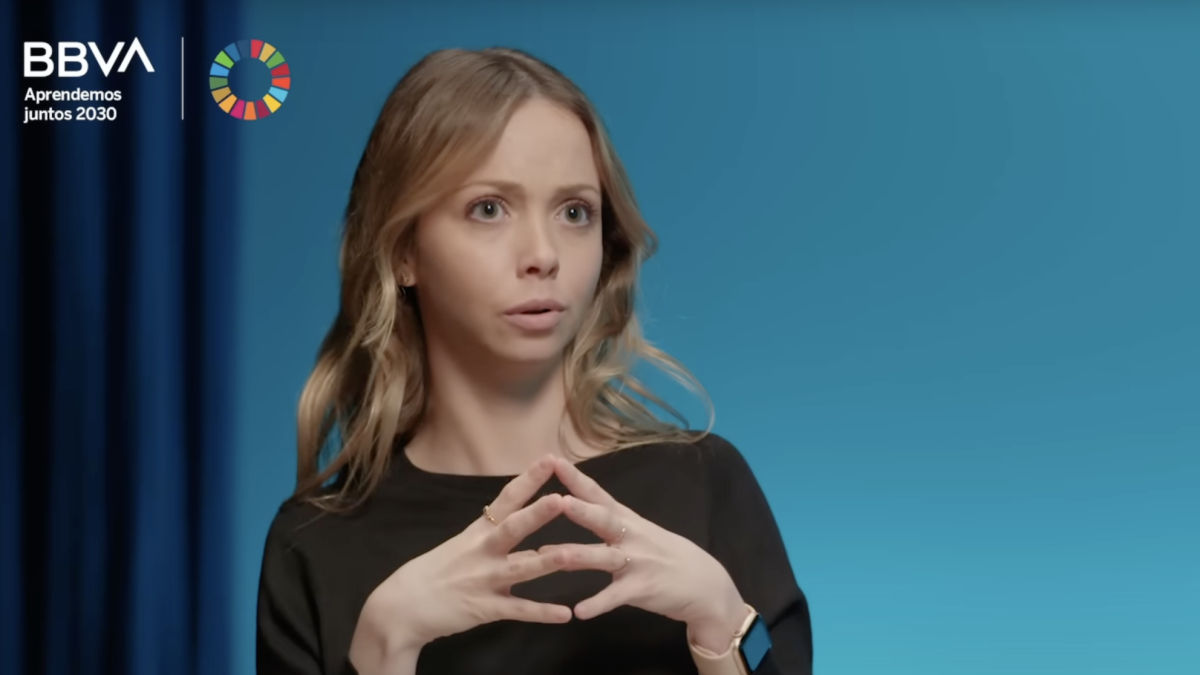 Elizabeth Clapés, psicóloga: “Dar una buena cara, un buen gesto, una sonrisa, una bonita palabra son pequeñas formas de hacer el mundo un poco más bonito, porque ya de por sí a veces es feo”