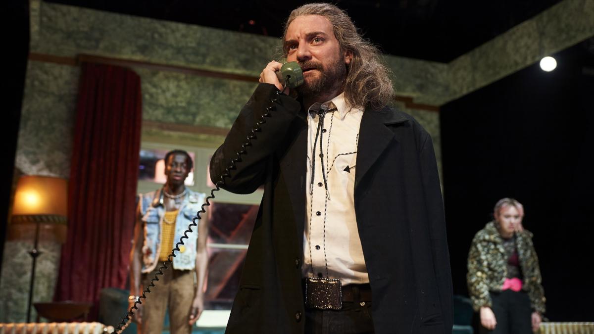 ‘La mà’ devuelve a Barcelona el teatro lírico y lleno de violencia de Martin McDonagh