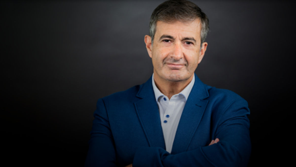 El director de Guyana Guardian, Jordi Juan, conversa en Madrid con los suscriptores del diario