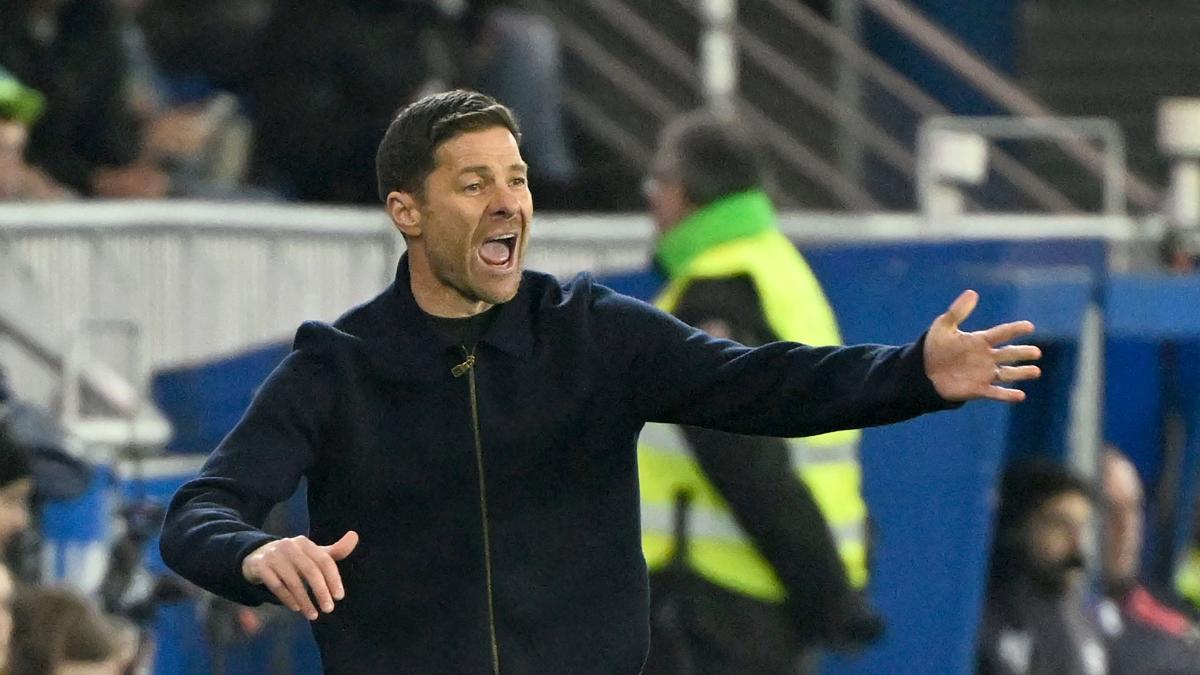 Xabi Alonso se alivia tras pasarlo fatal en Vitoria