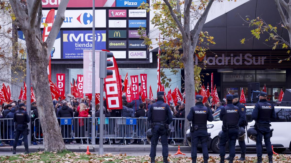 CCOO y UGT denuncian que el presupuesto de Ayuso para el 2026 “no da para vivir”