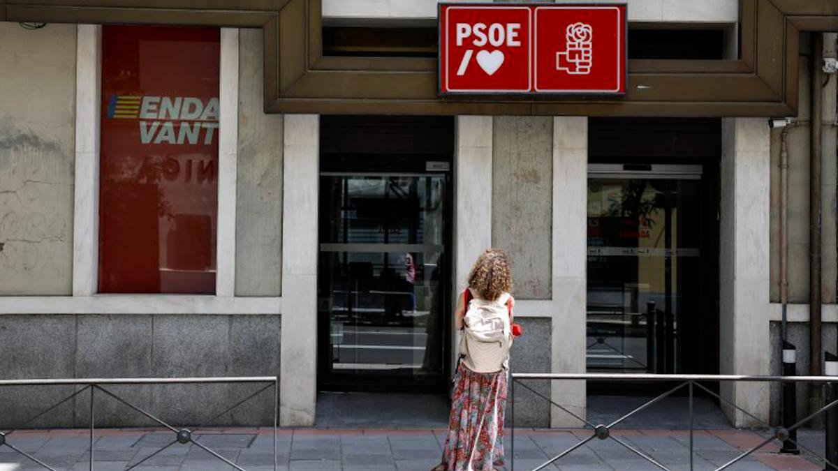 El informe encargado por el PSOE concluye que las entradas de efectivo en Ferraz tenían origen bancario