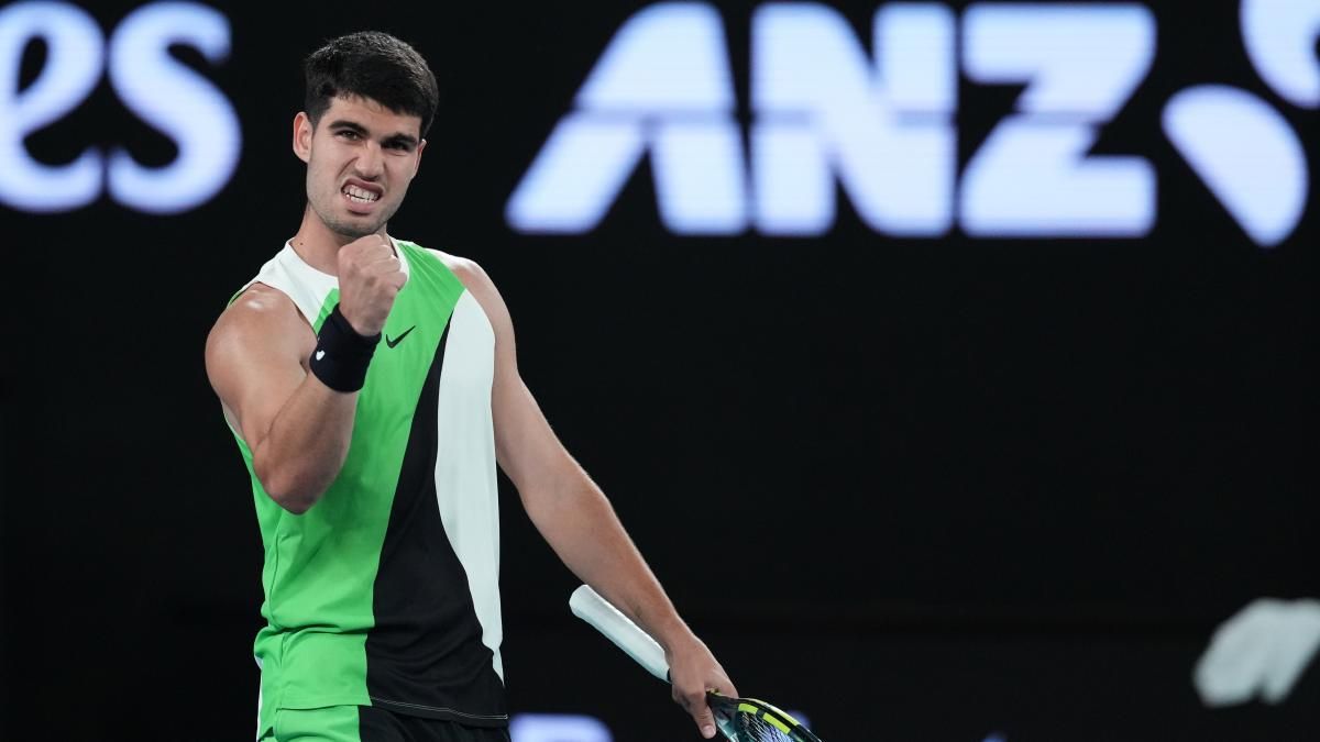 Alcaraz debuta con victoria en Australia