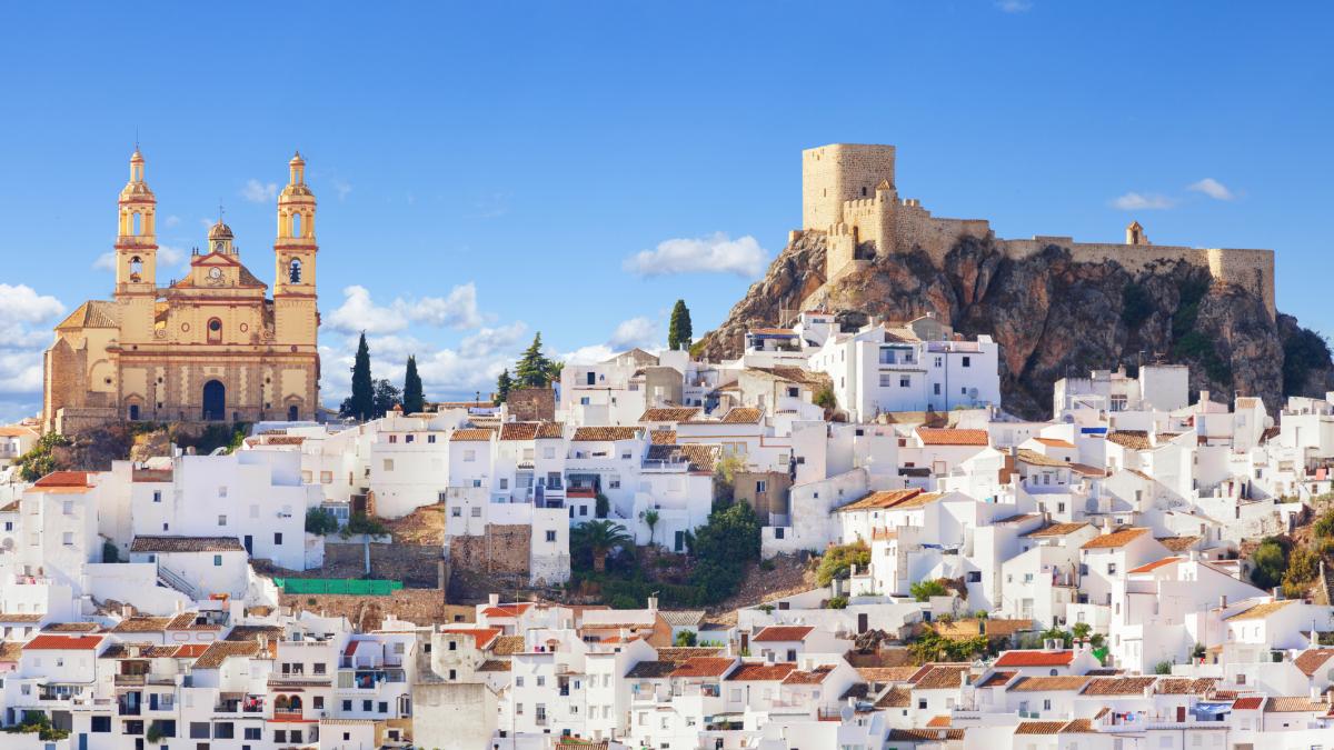 El pueblo blanco de la Sierra de Cádiz que conserva una fortaleza musulmana desde la Reconquista y es bien de interés cultural