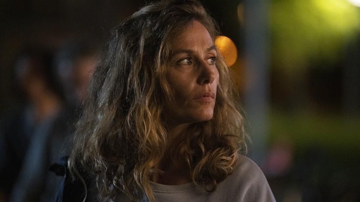 Cécile de France encarna la rebelión de una novelista contra la tecnología en ‘La residencIA’