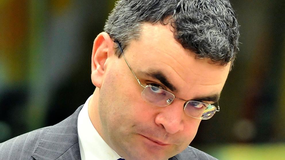 Un ministro irlandés dimite tras saltarse las restricciones por el coronavirus