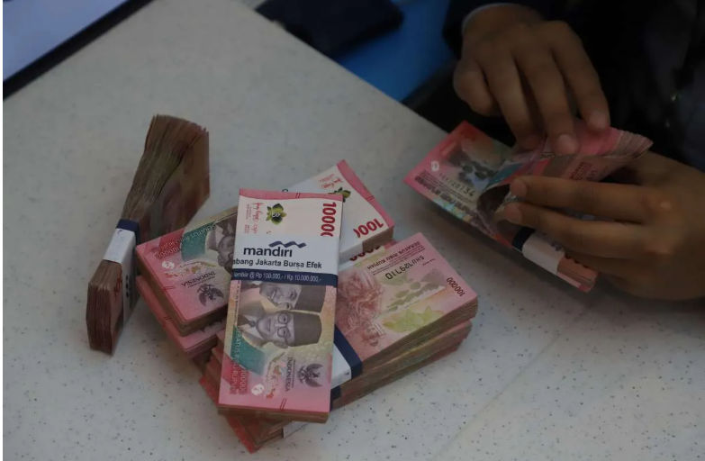 Fenomena 'Makan Tabungan' Menggila: Sinyal Waspada Daya Beli dan Strategi UMKM Menghadapinya