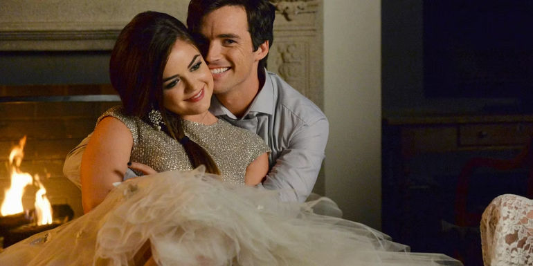 ezra and aria on pretty little liars