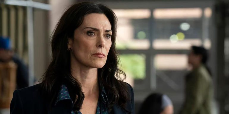 Dr. Veronica Fuentes (Michelle Forbes) from New Amsterdam in the hospital, looking to the side.