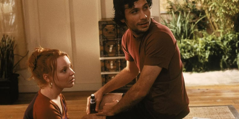 Claire (Lauren Ambrose) sitting with Billy (Jeremy Sisto) in Six Feet Under