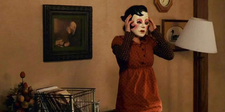 The pin-up girl stands in a living room in The Strangers