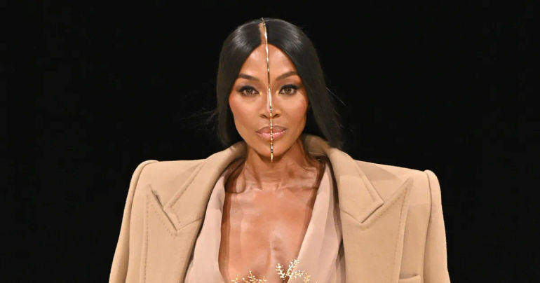 The Iconic Runway Stroll of Naomi Campbell at Balmain Menswear Paris Fashion Week