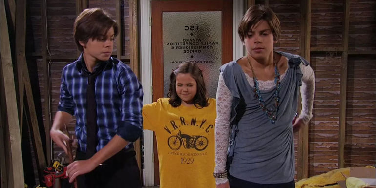 2 Maxs and Maxine Having a Fight in Wizards of Waverly Place